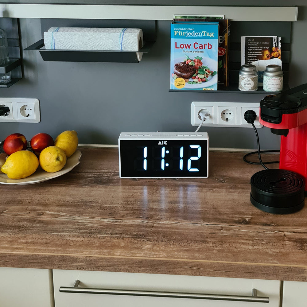 AIC - Radioreloj Despertador FM con gran pantalla LED blanca tamaño "Jumbo" de 24 x 11 cm, Alarma dual, Atenuador "dimmer" de 5 pasos, Función de repetición, Alarma de día de la semana. Mod. 48XXL