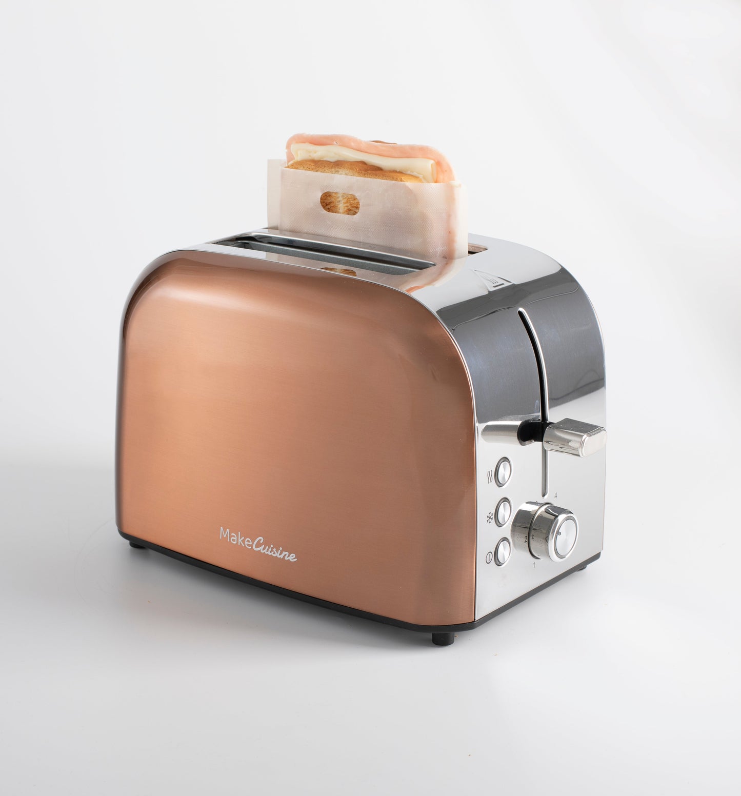 Tostador Retro con Diseño Vintage Color Copper Tech y Soft Cream. Cocina elegante. Tostador 900 W, 2 ranuras con accesorio para bollería. Ajuste de tostado. Funciones Descongelar Recalentar y Cancelar. Panel luces LED. Bandeja Recogemigas extraíble. Bolsa para Tostador Incluida